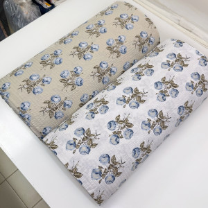 Ранфорс жатый розочки голубые на бежевом