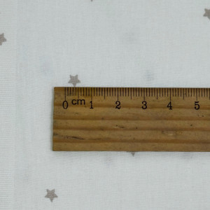 Ранфорс звездочки серо-бежевые на белом мелкие