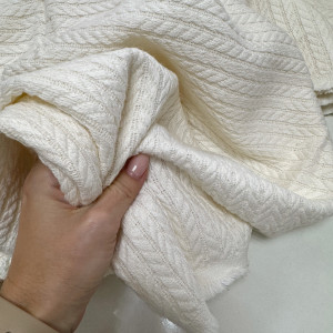 Вязаное полотно крем