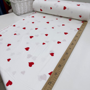 Ранфорс сердца красные на белом